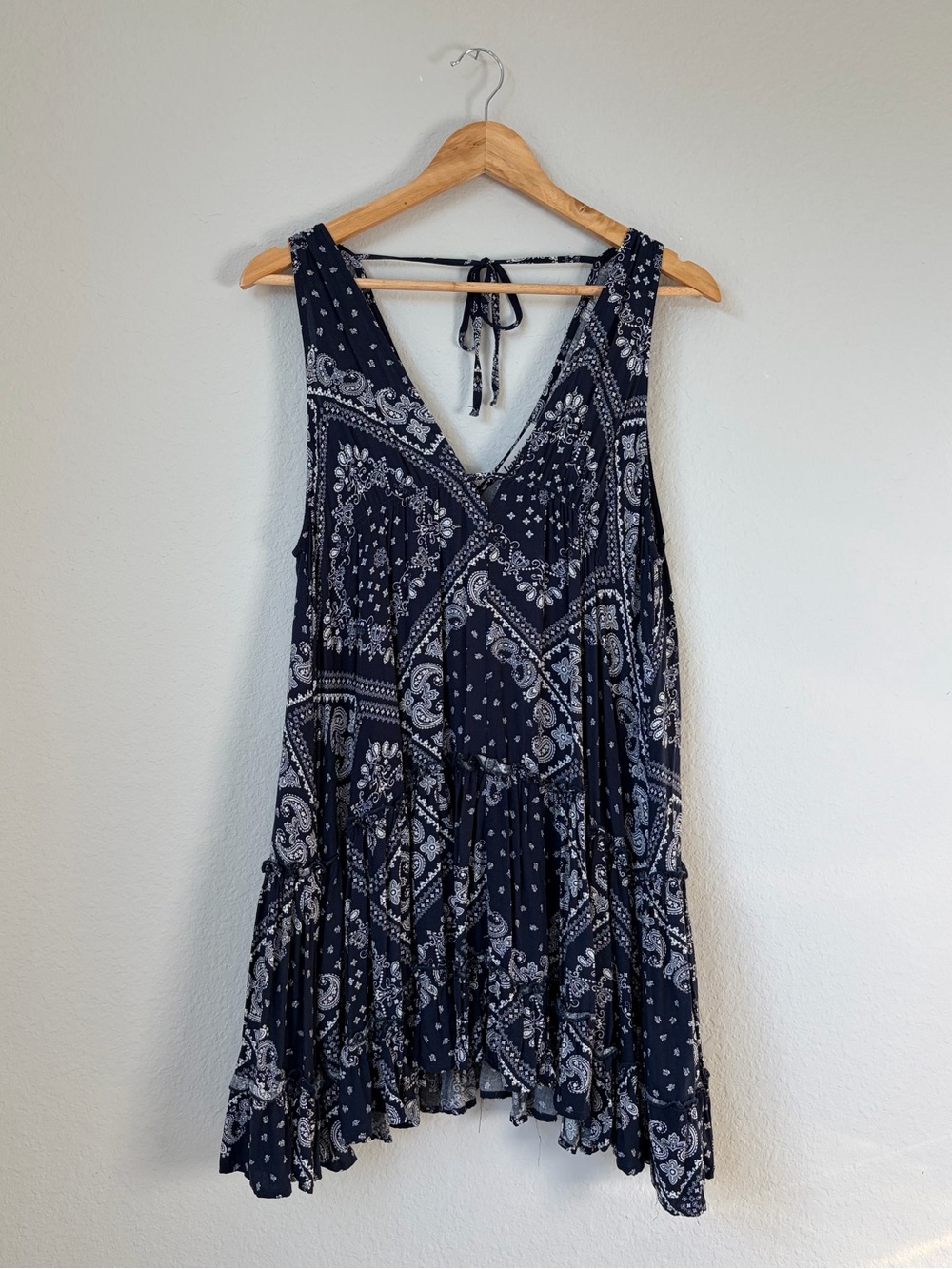 Impressions Navy Paisley Bandana Print V-Neck Sleeveless Mini Dress Size Medium